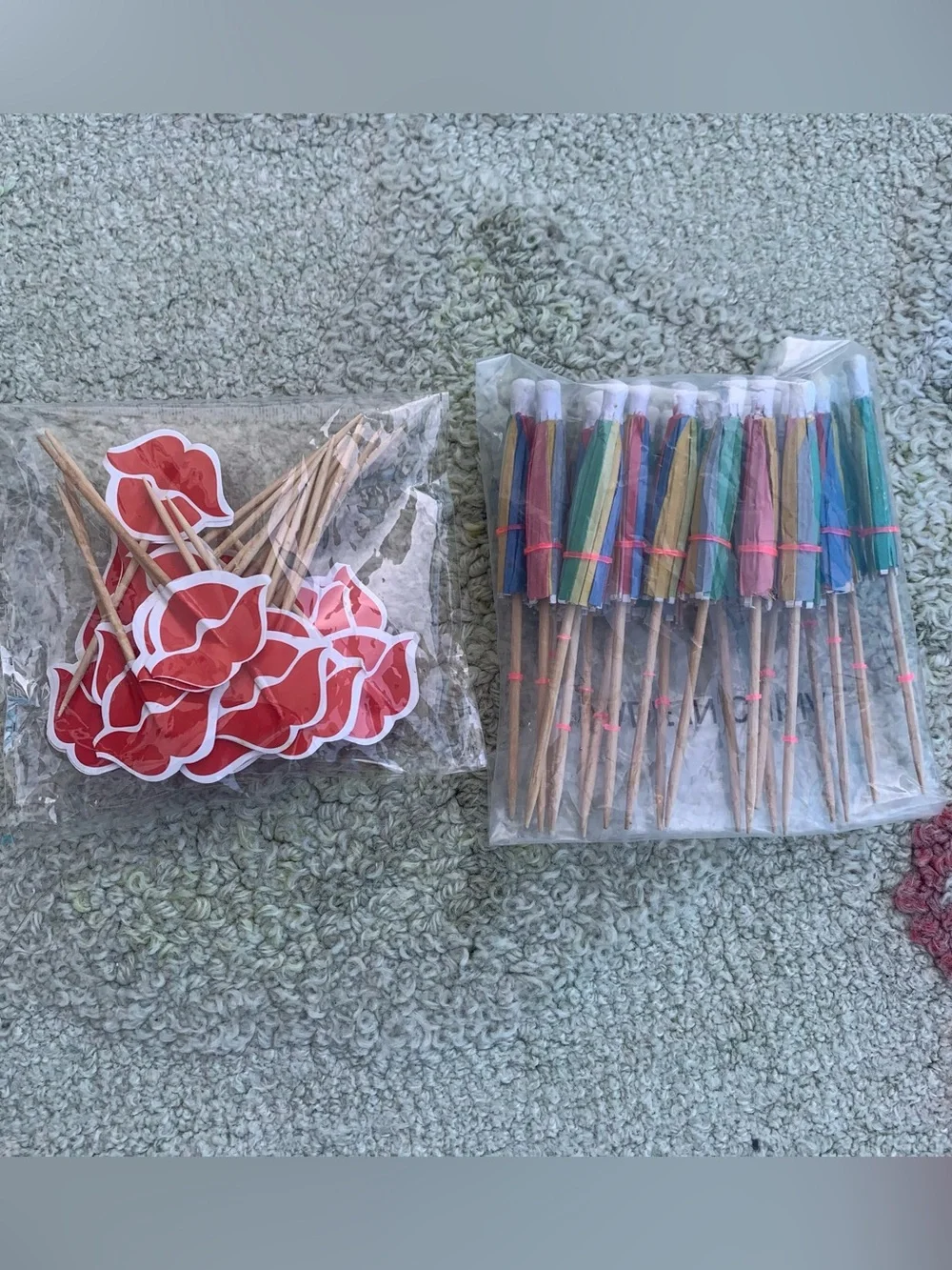 Lot of lips and umbrellas decorative toothpicks